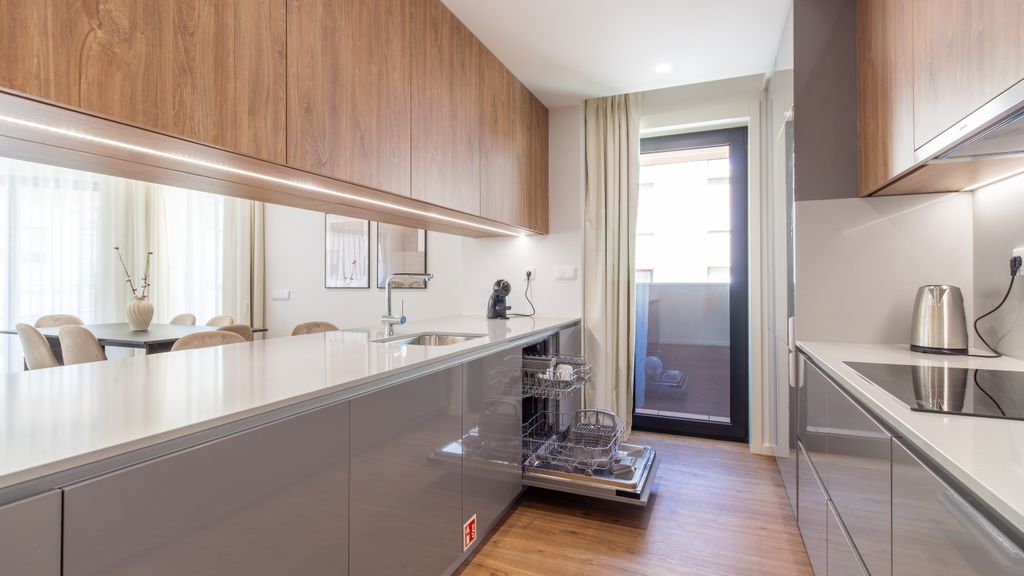 Polacos Residence | 2BR | Apt J by LovelyStay