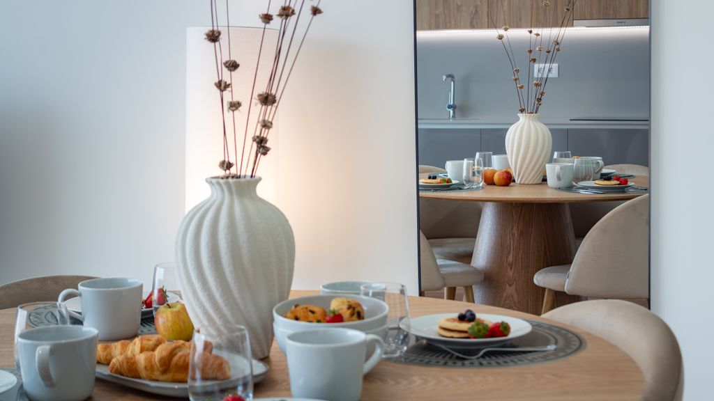 Polacos Residence | 1BR | Apt T by LovelyStay