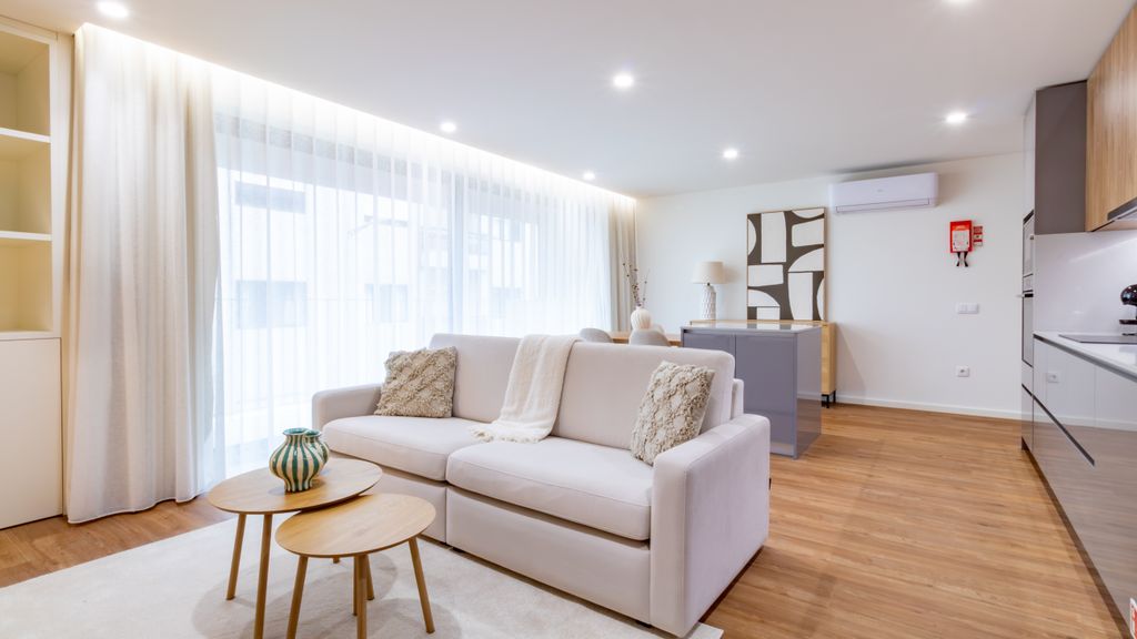 Polacos Residence | 2BR | Apt W by LovelyStay