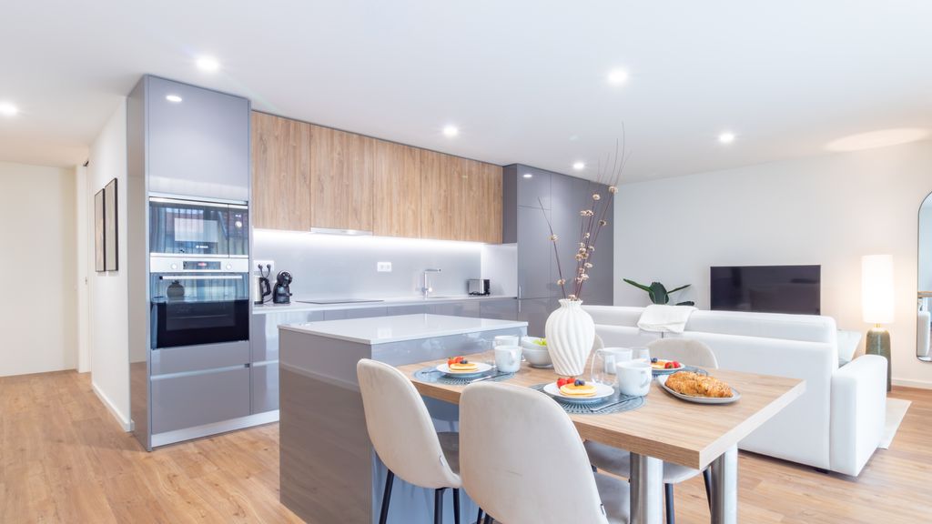 Polacos Residence | 2BR | Apt W by LovelyStay