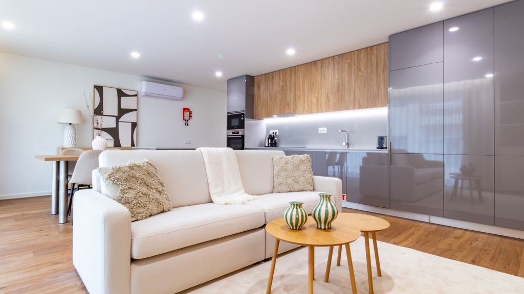Polacos Residence | 2BR | Apt W by LovelyStay