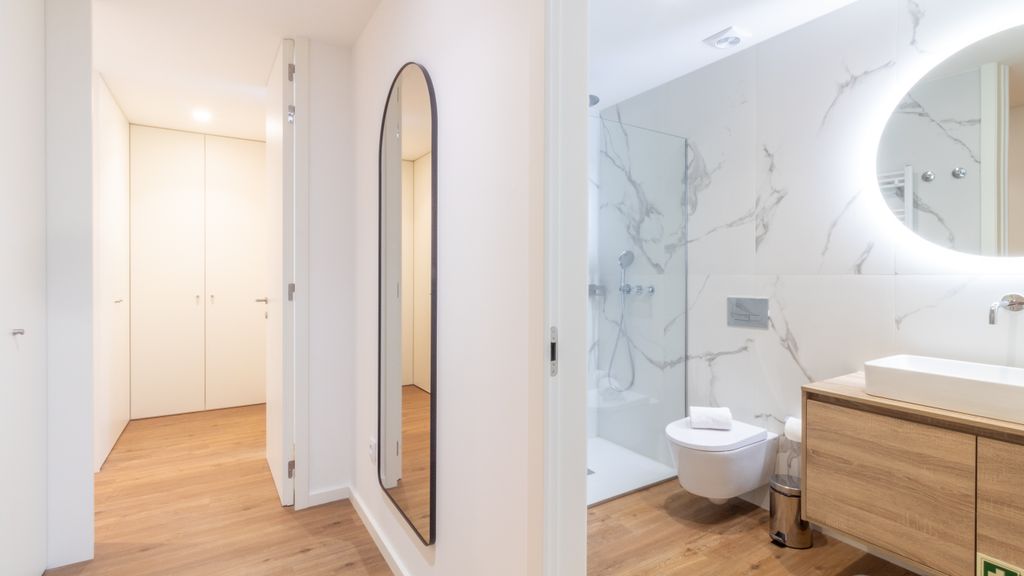 Polacos Residence | 2BR | Apt W by LovelyStay