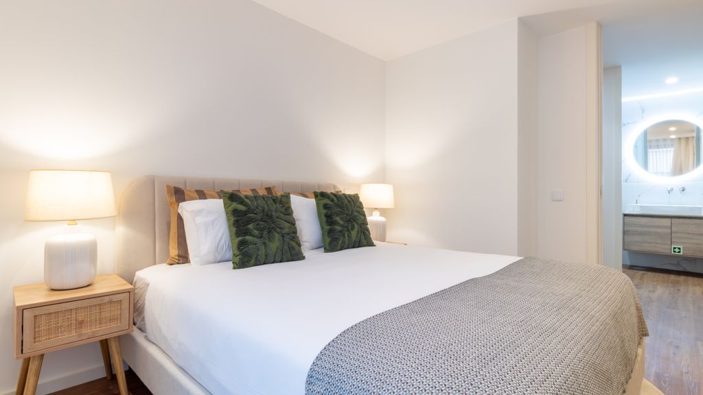 Polacos Residence | 2BR | Apt W by LovelyStay