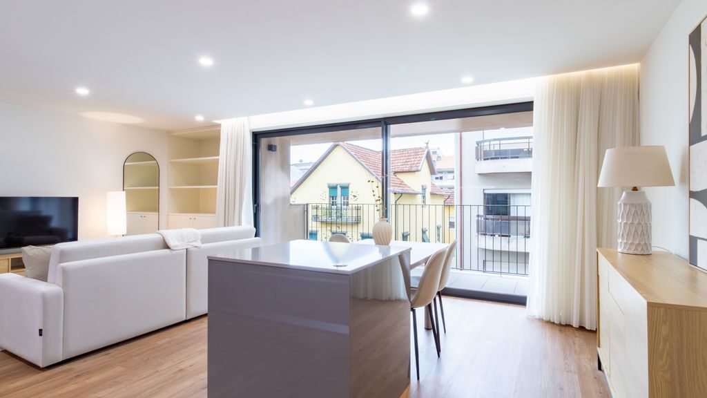 Polacos Residence | 2BR | Apt W by LovelyStay