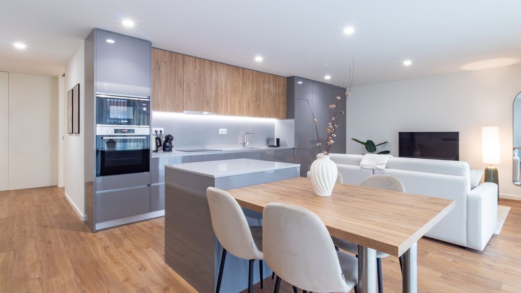 Polacos Residence | 2BR | Apt W by LovelyStay