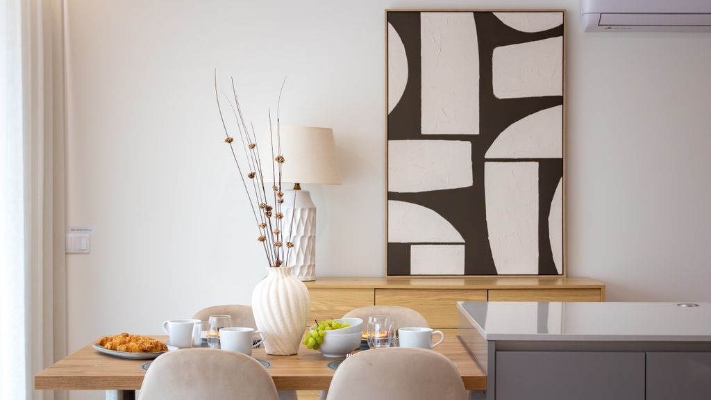 Polacos Residence | 2BR | Apt W by LovelyStay