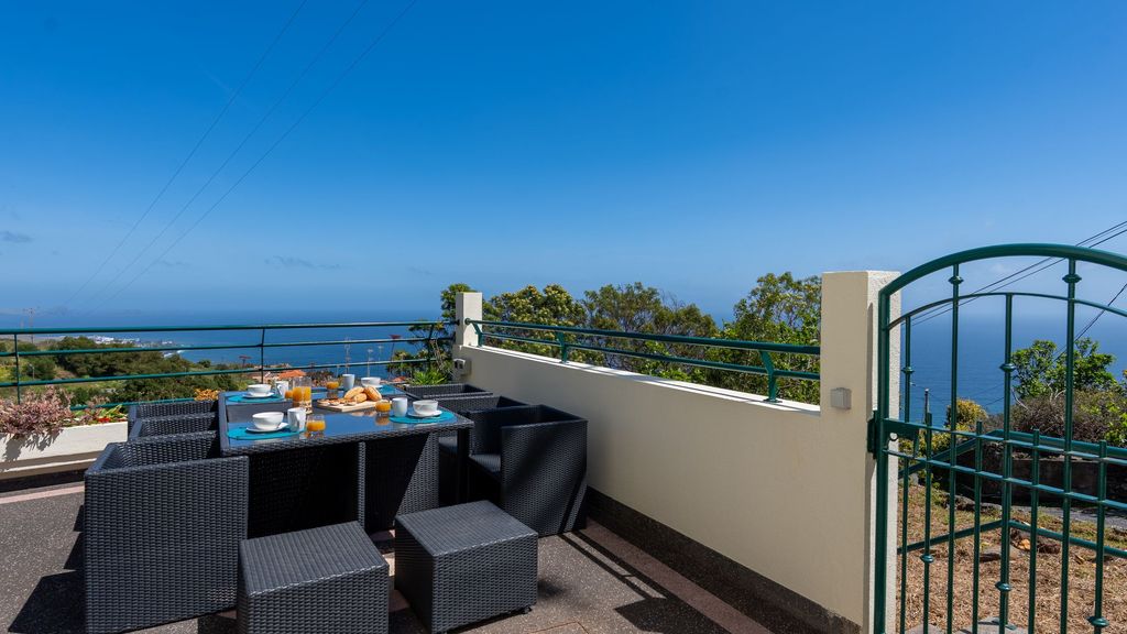 Desertas Vista Casa by LovelyStay