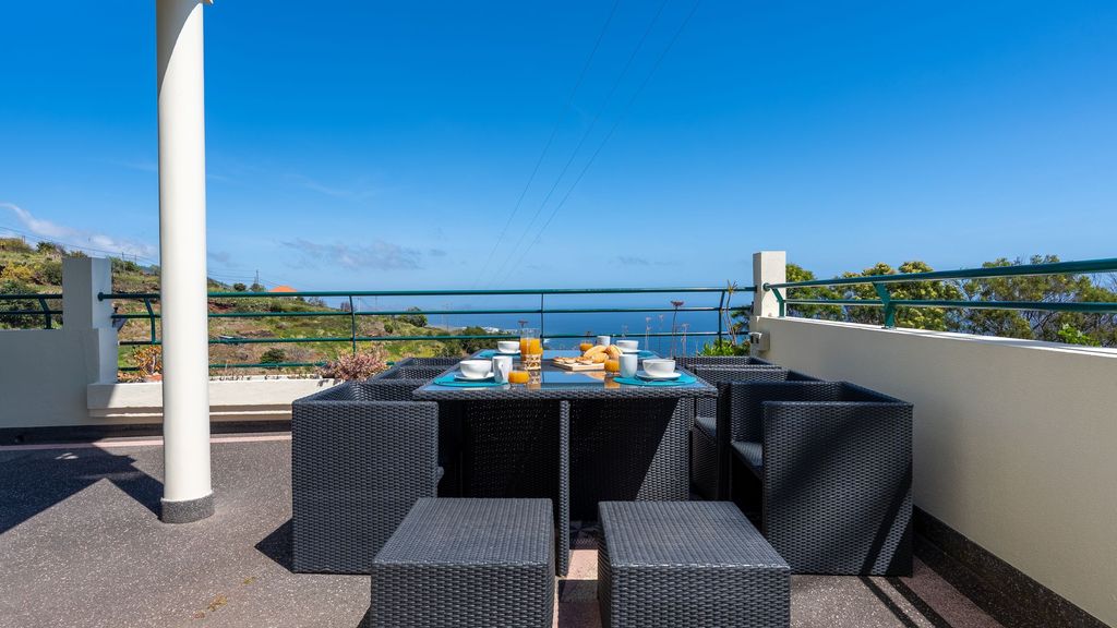 Desertas Vista Casa by LovelyStay