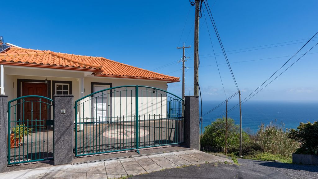 Desertas Vista Casa by LovelyStay