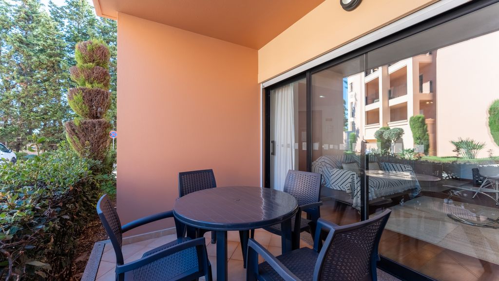 Baia da Luz Resort | 1BR with Pool by LovelyStay