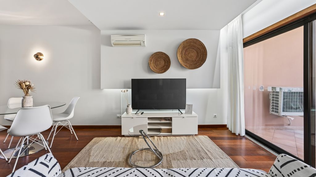 Baia da Luz Resort | 1BR with Pool by LovelyStay