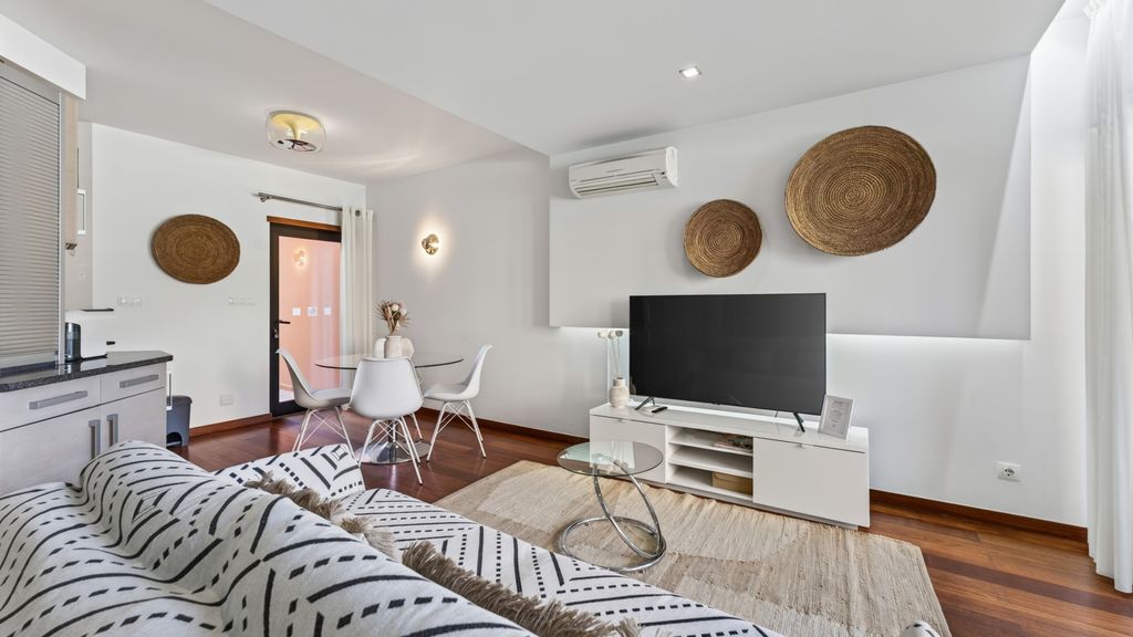 Baia da Luz Resort | 1BR with Pool by LovelyStay
