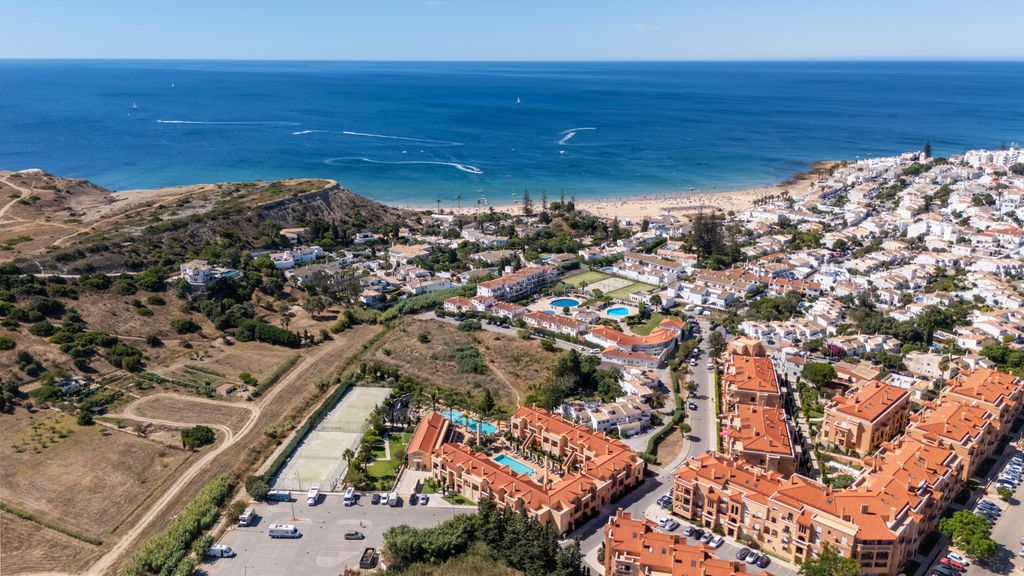 Baia da Luz Resort | 1BR with Pool by LovelyStay