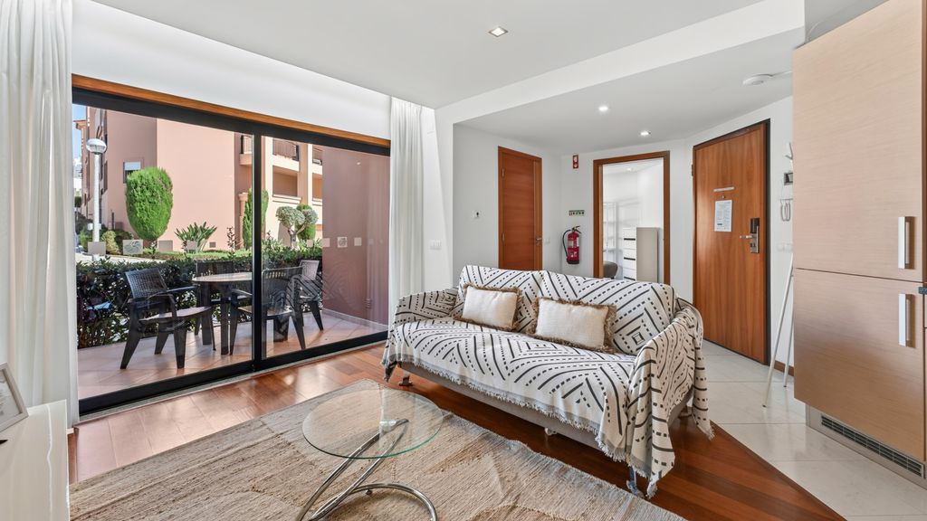 Baia da Luz Resort | 1BR with Pool by LovelyStay