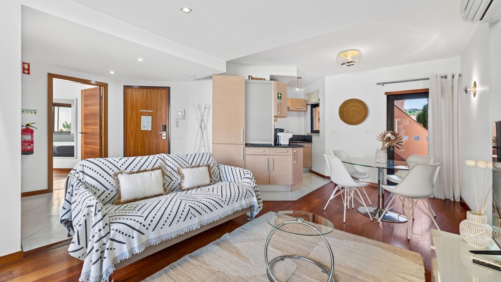 Baia da Luz Resort | 1BR with Pool by LovelyStay