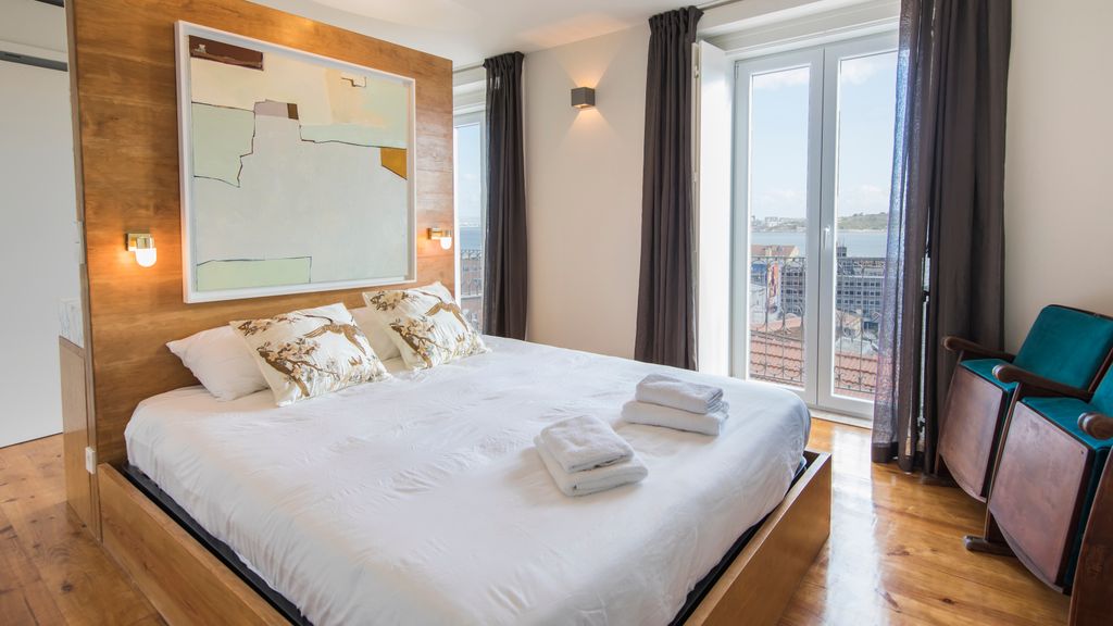 Stunning Penthouse w/ the best views by LovelyStay