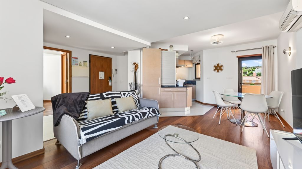 Baia da Luz Resort | 2BR with Pool by LovelyStay