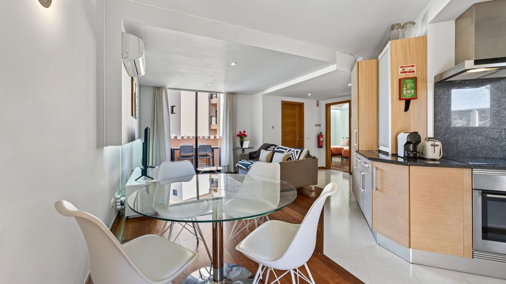 Baia da Luz Resort | 2BR with Pool by LovelyStay