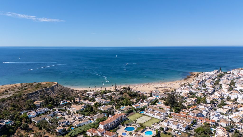 Baia da Luz Resort | 2BR with Pool by LovelyStay