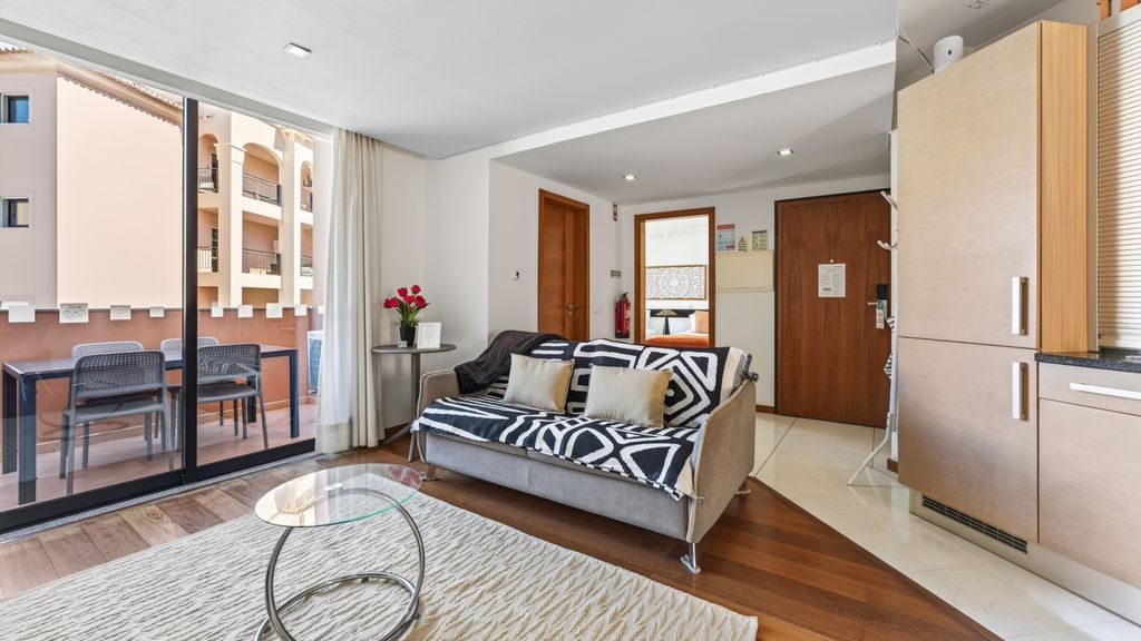 Baia da Luz Resort | 2BR with Pool by LovelyStay