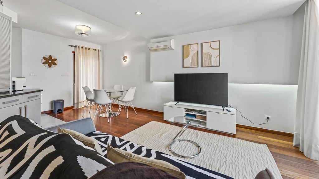 Baia da Luz Resort | 2BR with Pool by LovelyStay