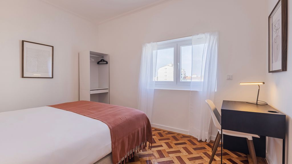 Stunning 3BDR Flat w/ Balcony & AC by LovelyStay