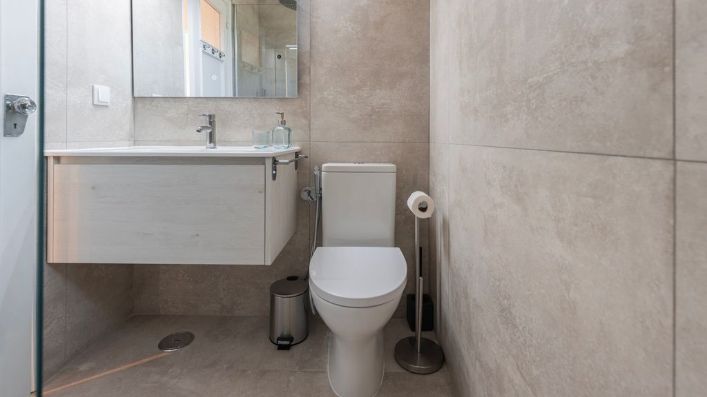 Stunning 3BDR Flat w/ Balcony & AC by LovelyStay