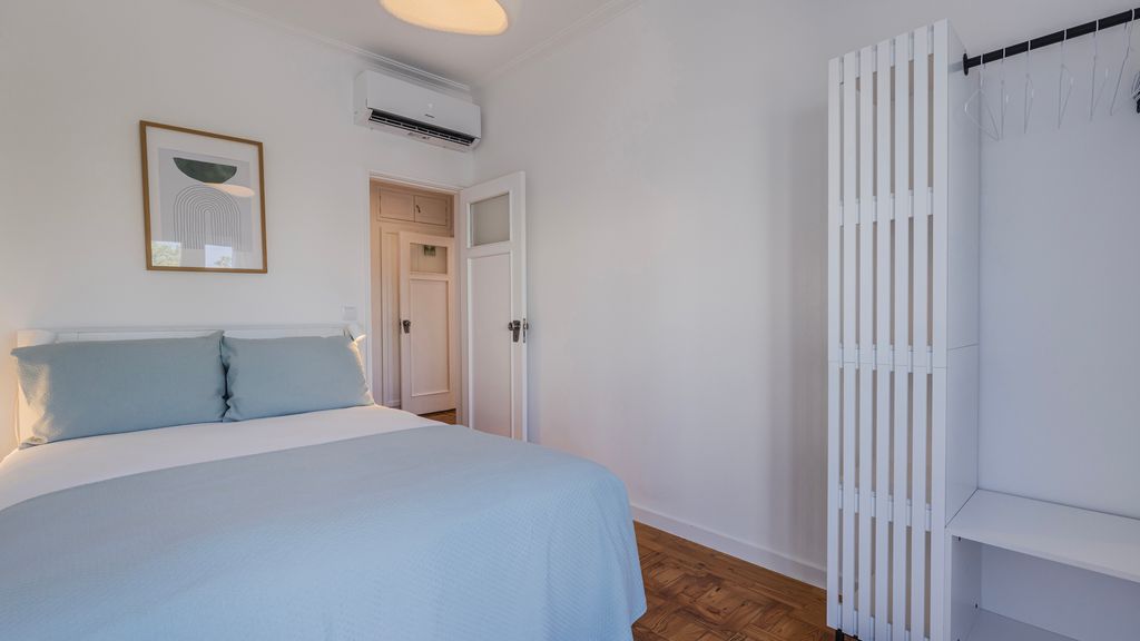 Stunning 3BDR Flat w/ Balcony & AC by LovelyStay