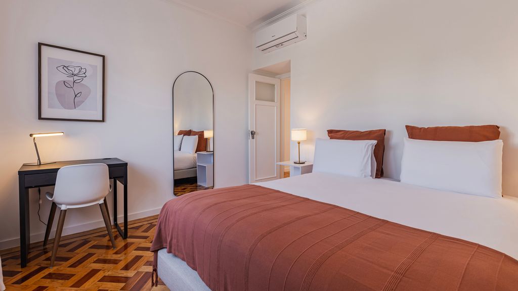 Stunning 3BDR Flat w/ Balcony & AC by LovelyStay