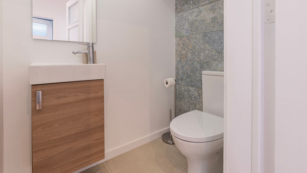 Stunning 3BDR Flat w/ Balcony & AC by LovelyStay