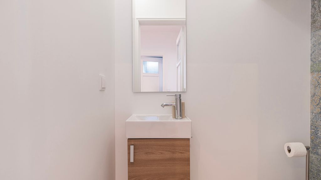 Stunning 3BDR Flat w/ Balcony & AC by LovelyStay