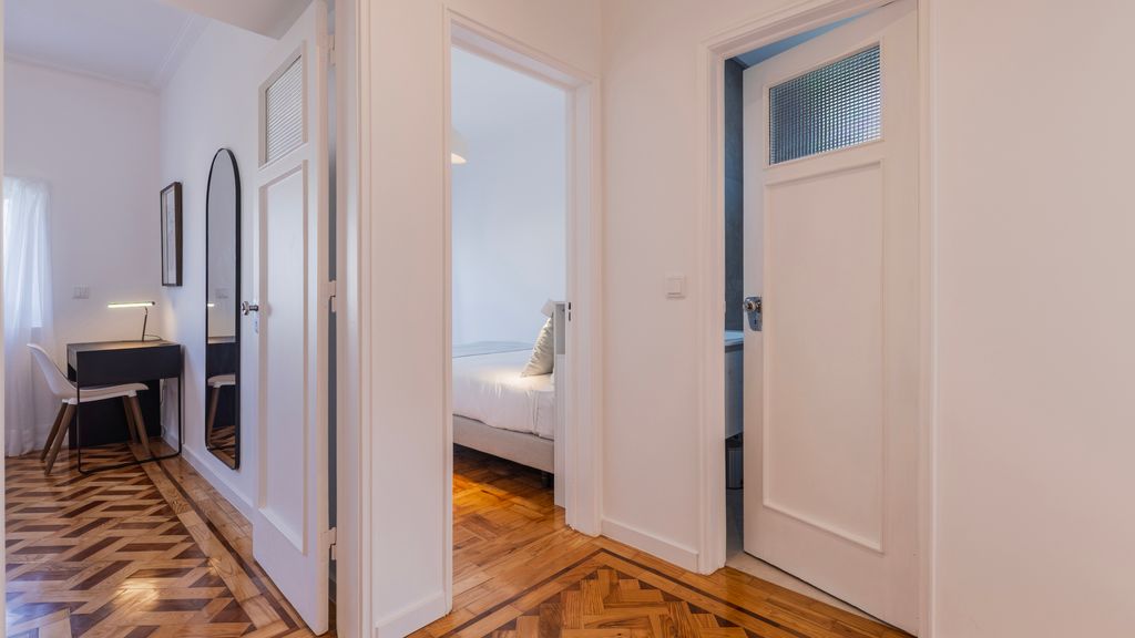 Stunning 3BDR Flat w/ Balcony & AC by LovelyStay