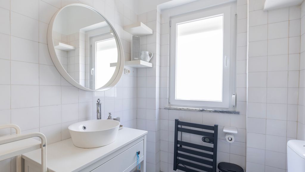 2BR Beachside Living by LovelyStay