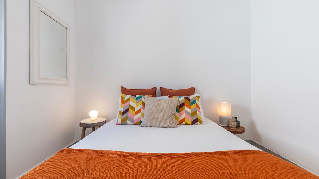 2BR Beachside Living by LovelyStay