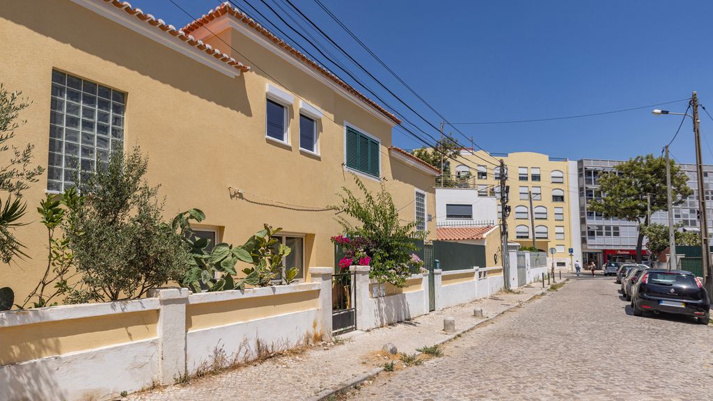 2BR Beachside Living by LovelyStay