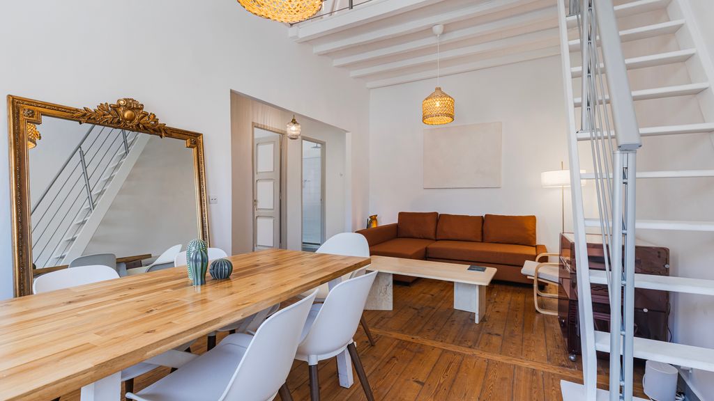 2BR Beachside Living by LovelyStay