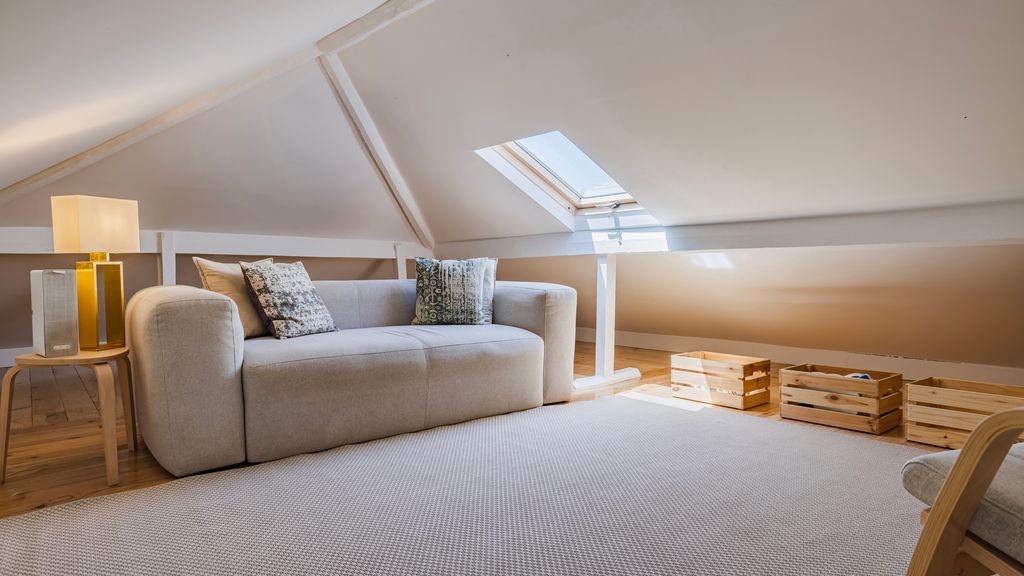 2BR Beachside Living by LovelyStay