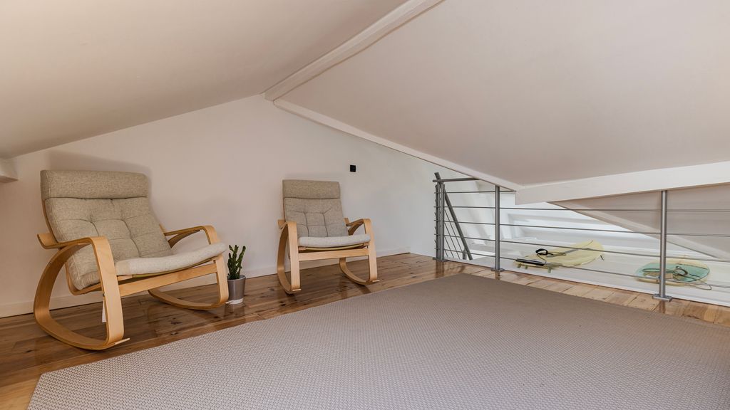 2BR Beachside Living by LovelyStay