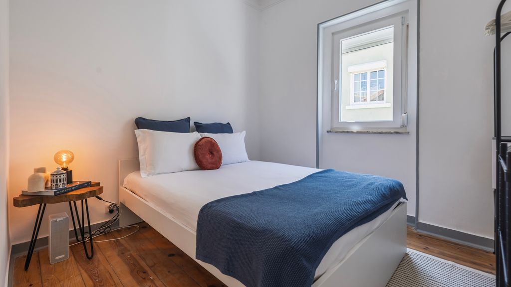 2BR Beachside Living by LovelyStay