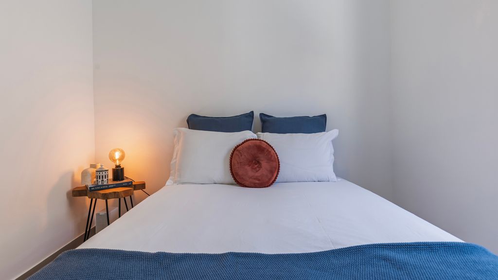 2BR Beachside Living by LovelyStay