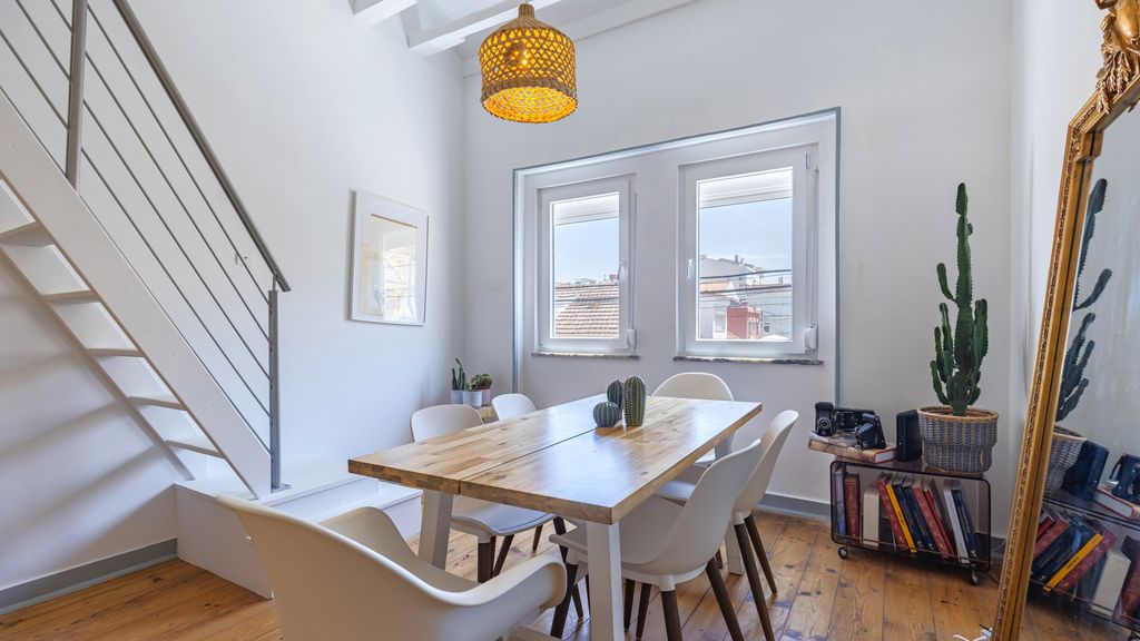 2BR Beachside Living by LovelyStay
