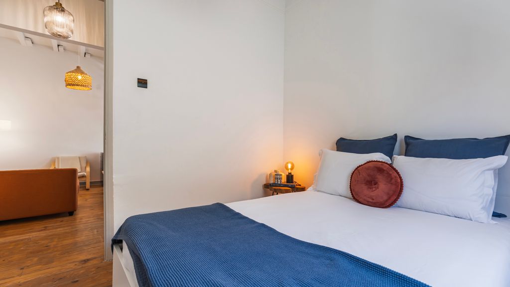 2BR Beachside Living by LovelyStay