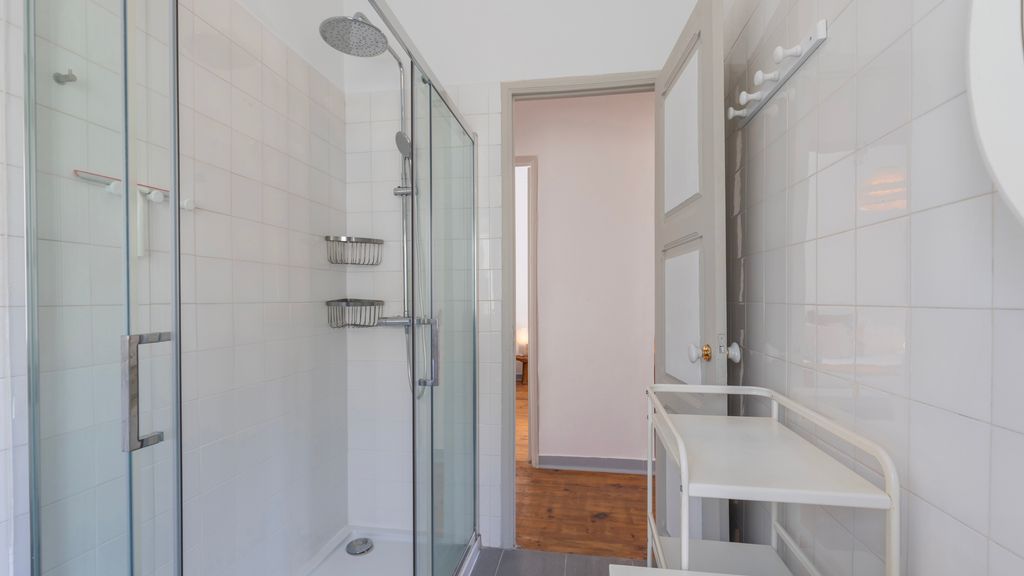 2BR Beachside Living by LovelyStay