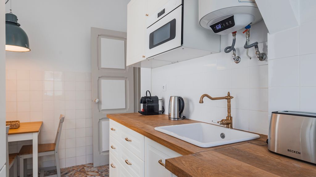 2BR Beachside Living by LovelyStay