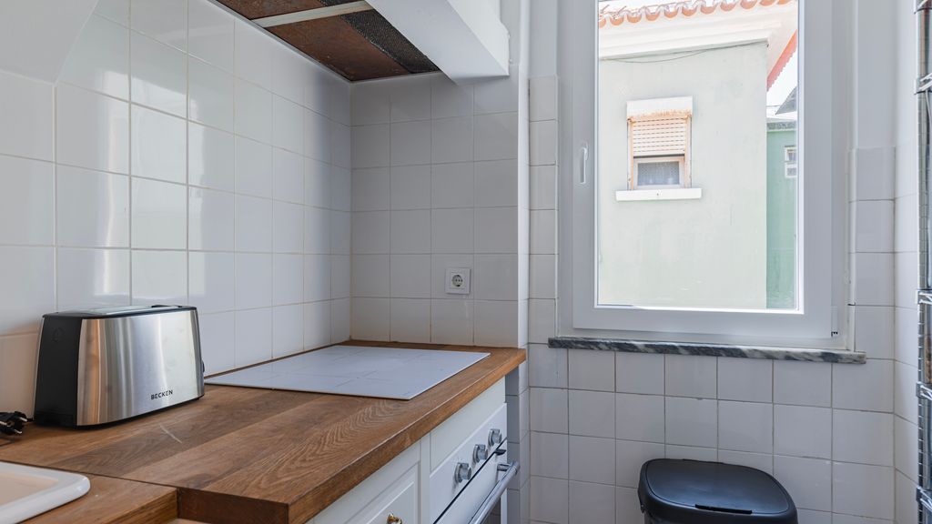 2BR Beachside Living by LovelyStay