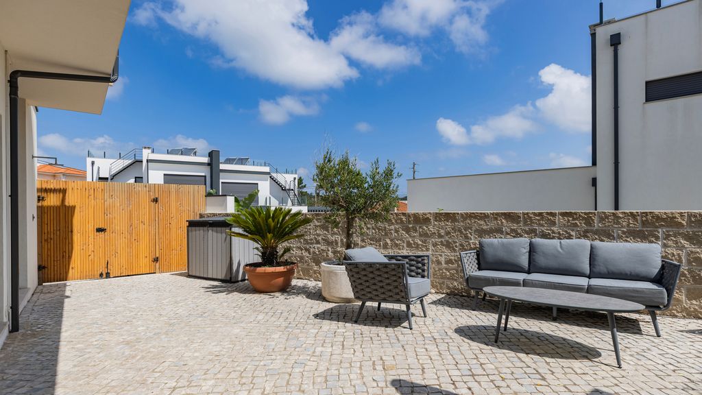 Outstanding Villa with Private Pool by LovelyStay