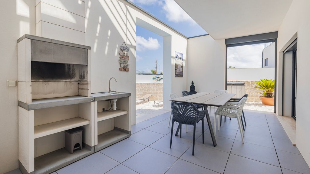 Outstanding Villa with Private Pool by LovelyStay