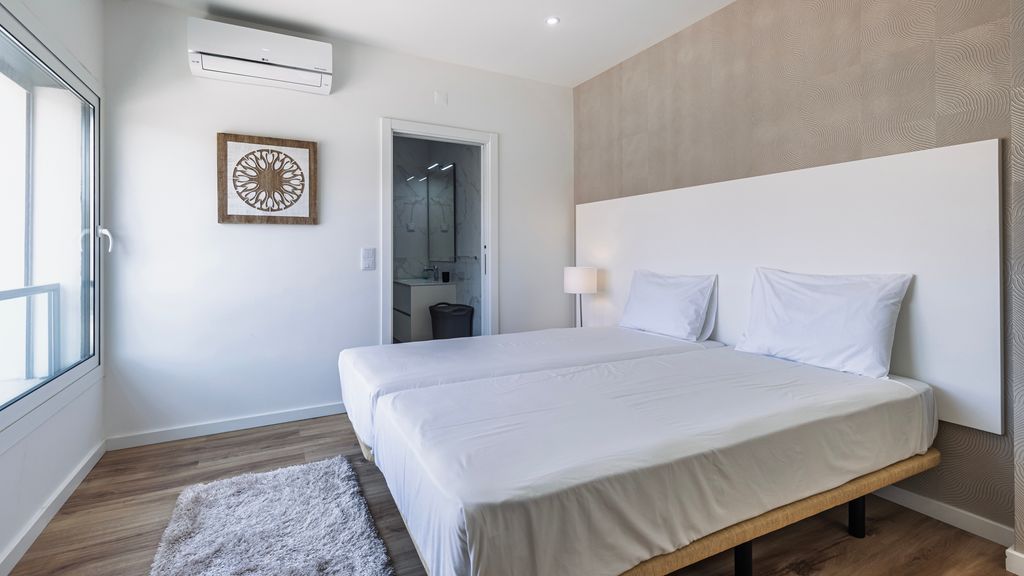 Outstanding Villa with Private Pool by LovelyStay