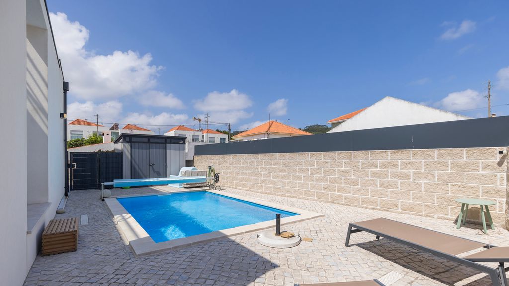 Outstanding Villa with Private Pool by LovelyStay