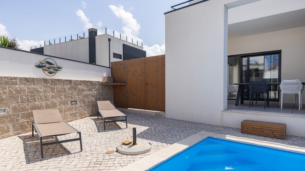 Outstanding Villa with Private Pool by LovelyStay
